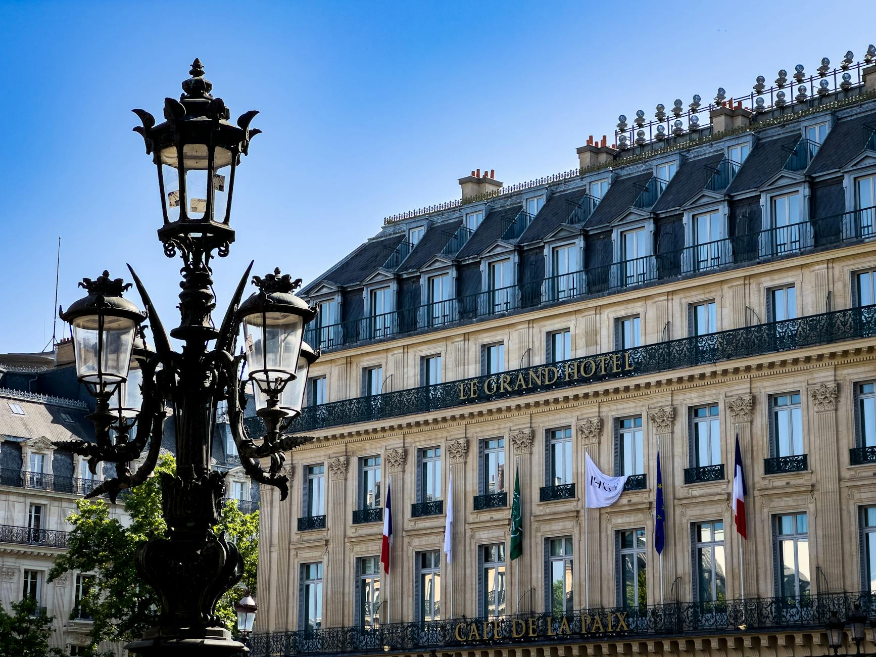 paris apartment rental vs hotel - Paris
