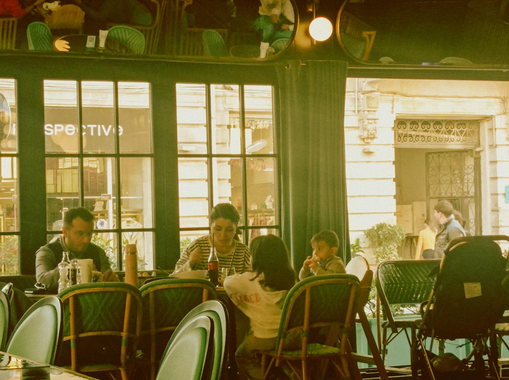 Family-friendly restaurant dining in Paris with kids