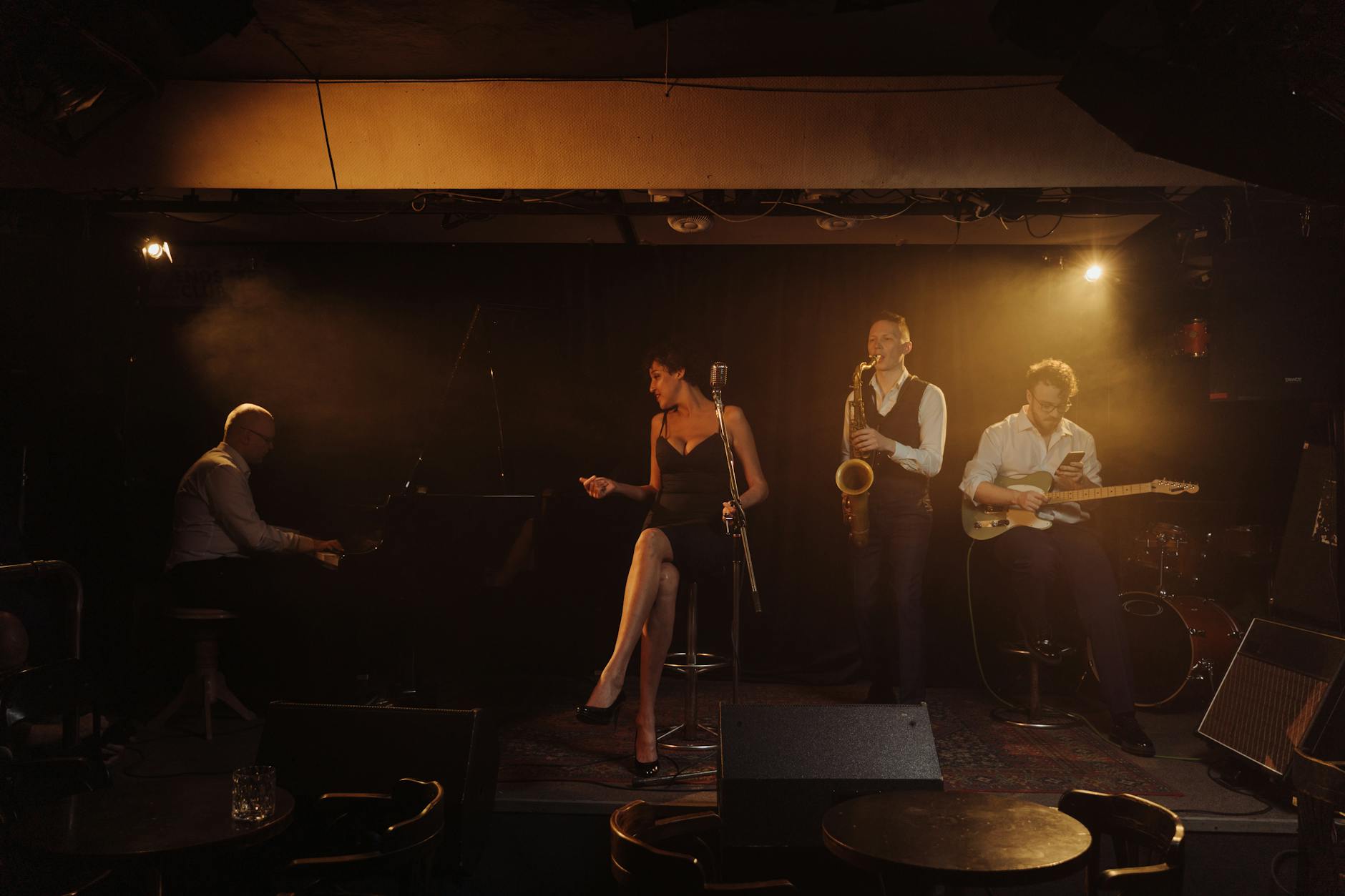 Live jazz performance at an intimate Paris jazz club
