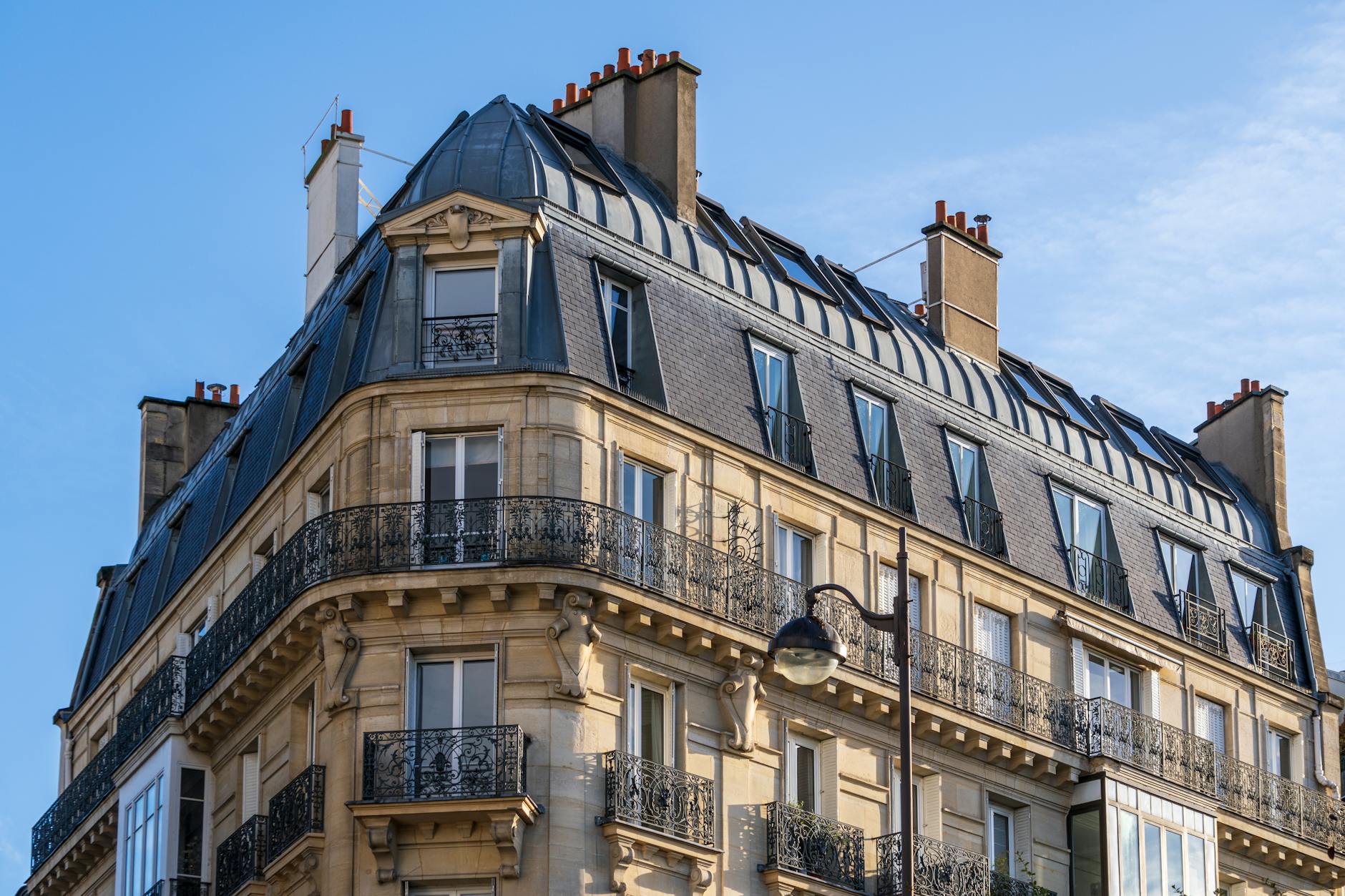 Classic Haussmann building facade — a paris neighborhoods guide to iconic architecture