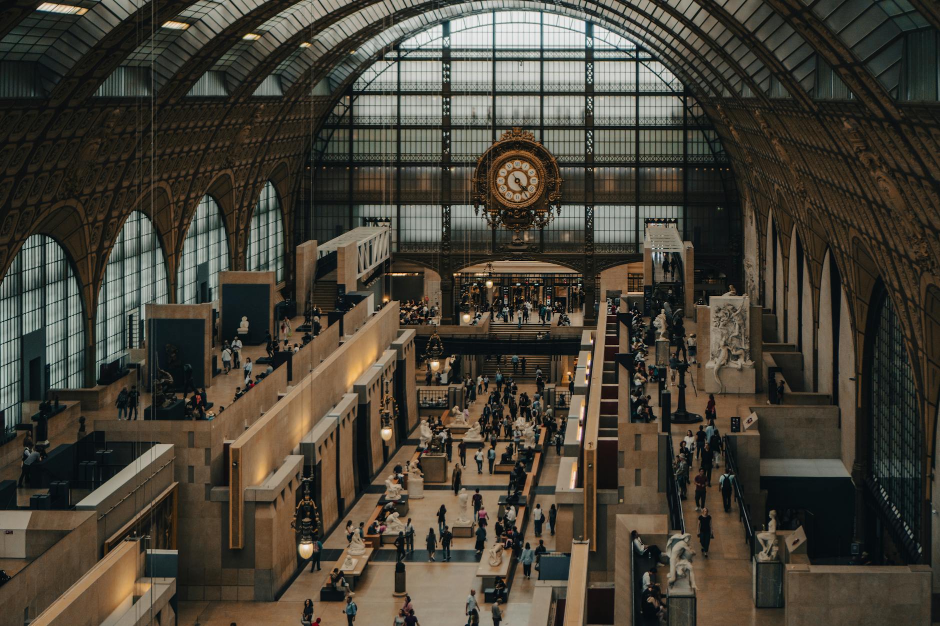 Musee d'Orsay interior — Paris's stunning Impressionist art museum in a former railway station