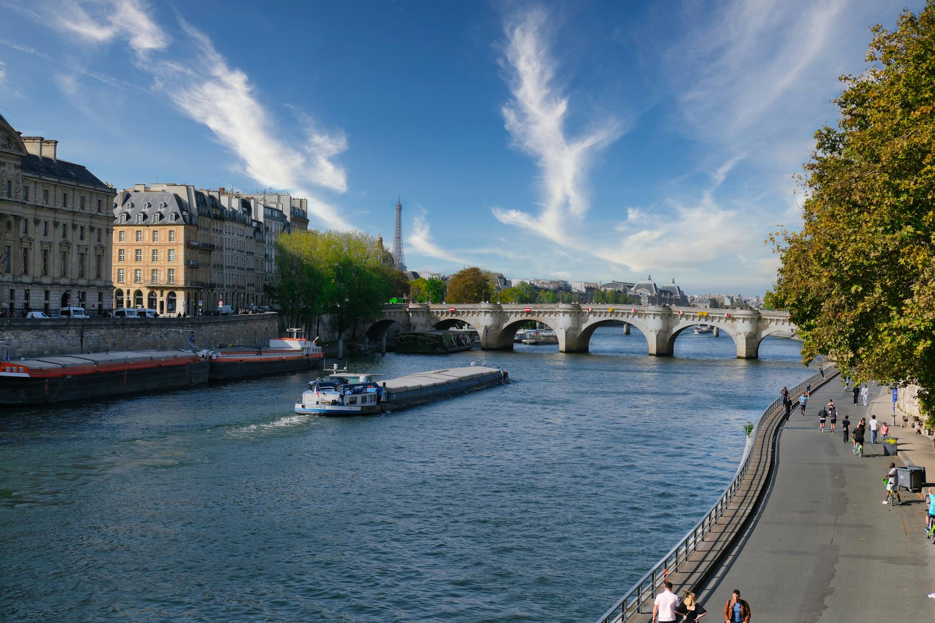 Paris scene - seine river cruise paris which is best