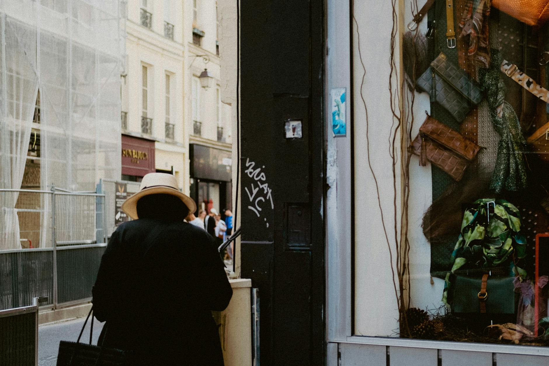 Shopping in the fashionable streets of Paris
