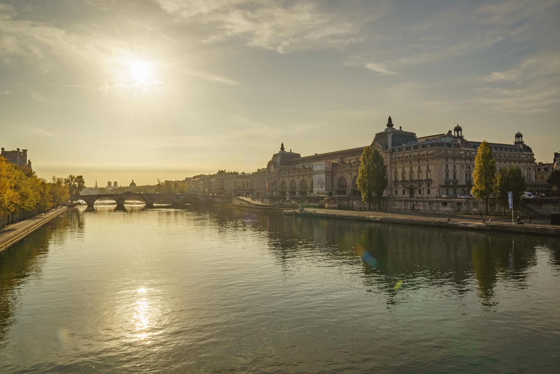 Travel experience in Paris - paris travel apps essential downloads