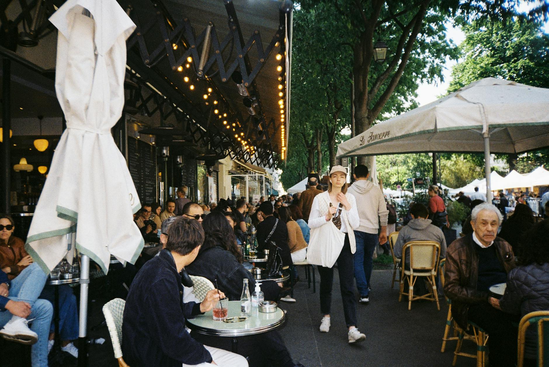 A late-night Paris brasserie still serving during the festival
