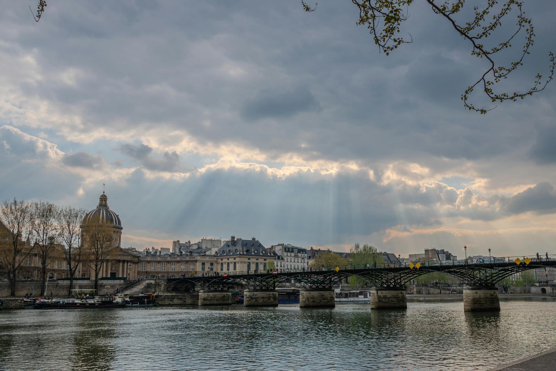 A small mid-week morning walking tour in Paris