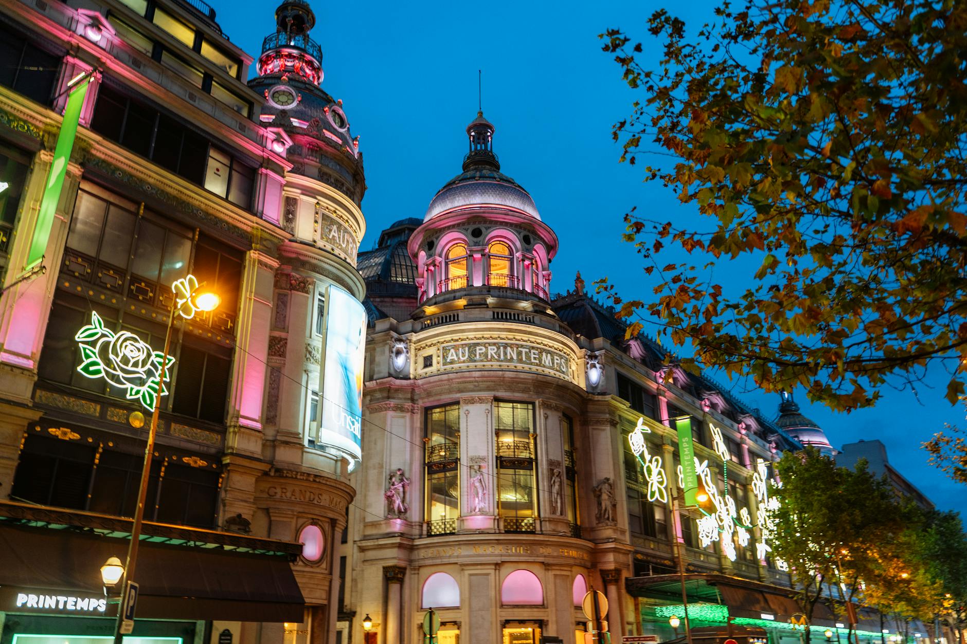 Printemps Haussmann facade - galeries lafayette printemps shopping guide