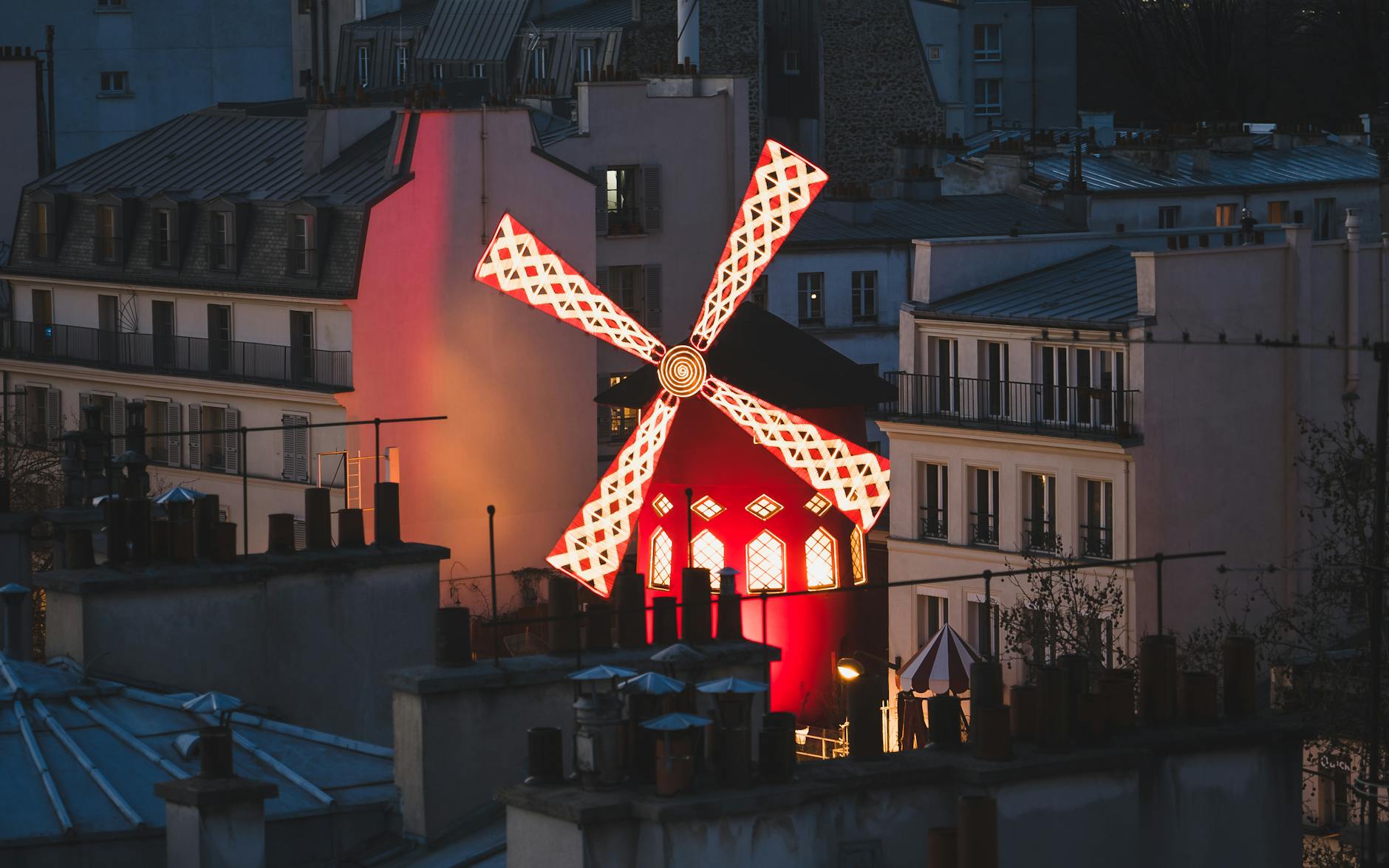 Paris scene - moulin rouge paris tickets and show guide