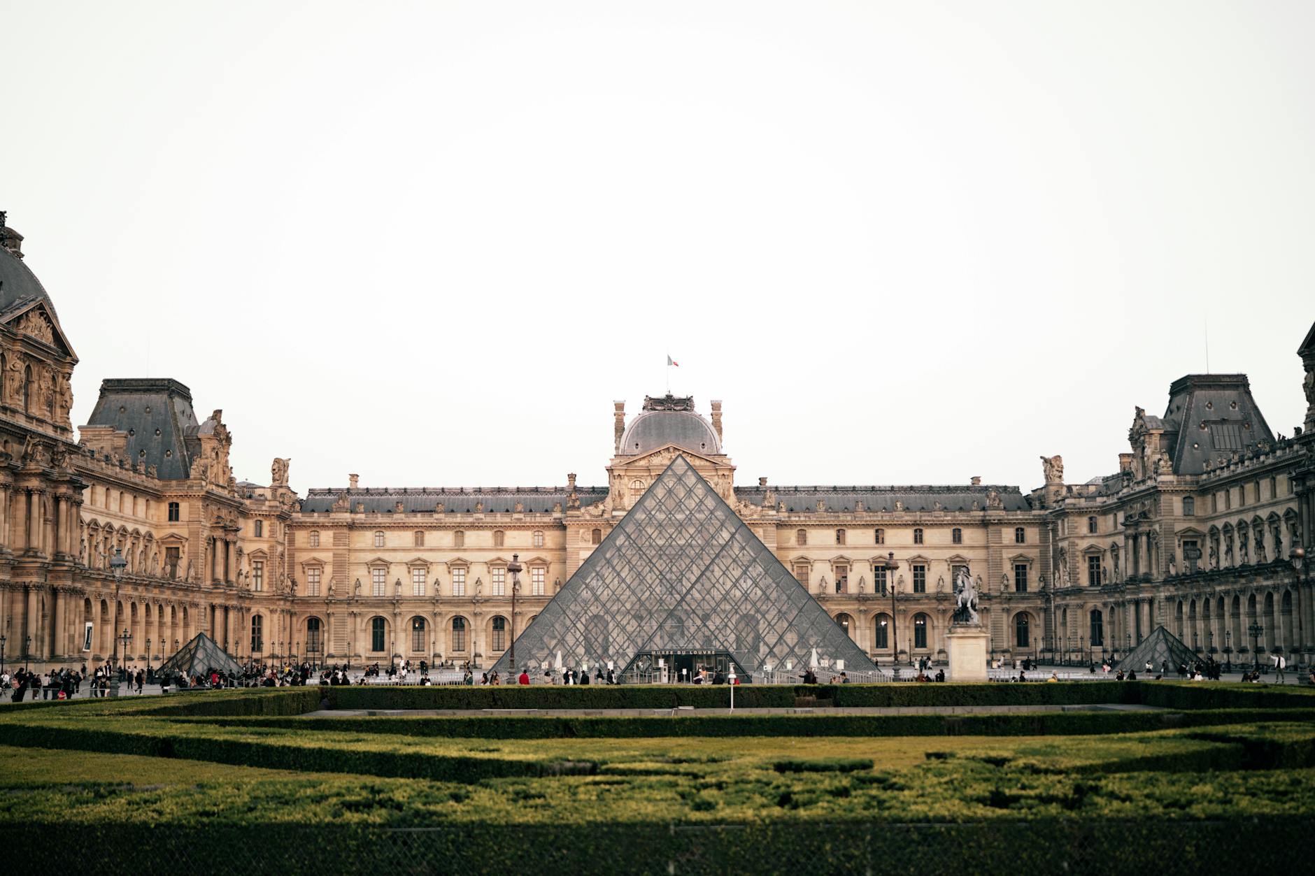 Paris scene - louvre museum guide what to see