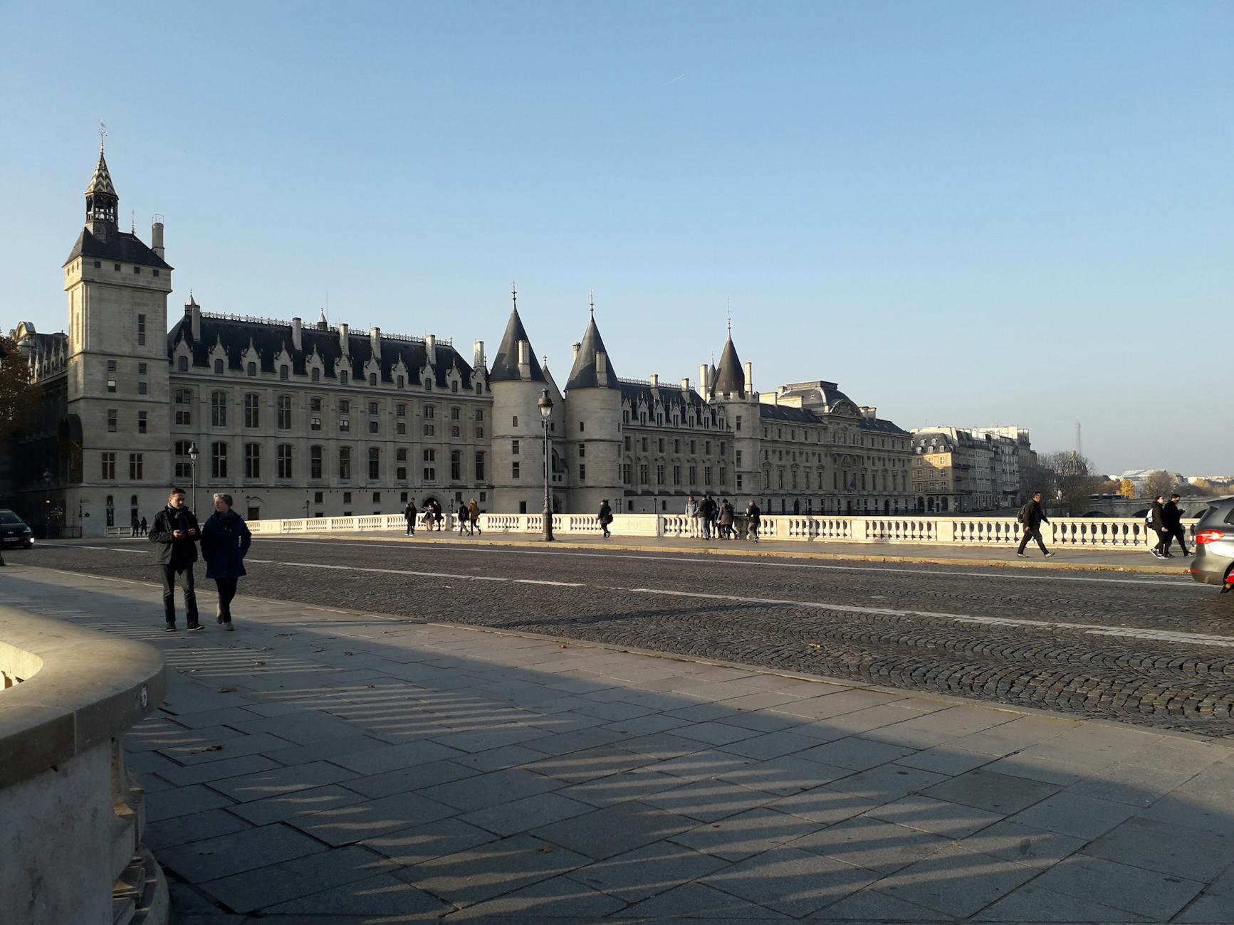 Paris tourist - sainte chapelle and conciergerie visit