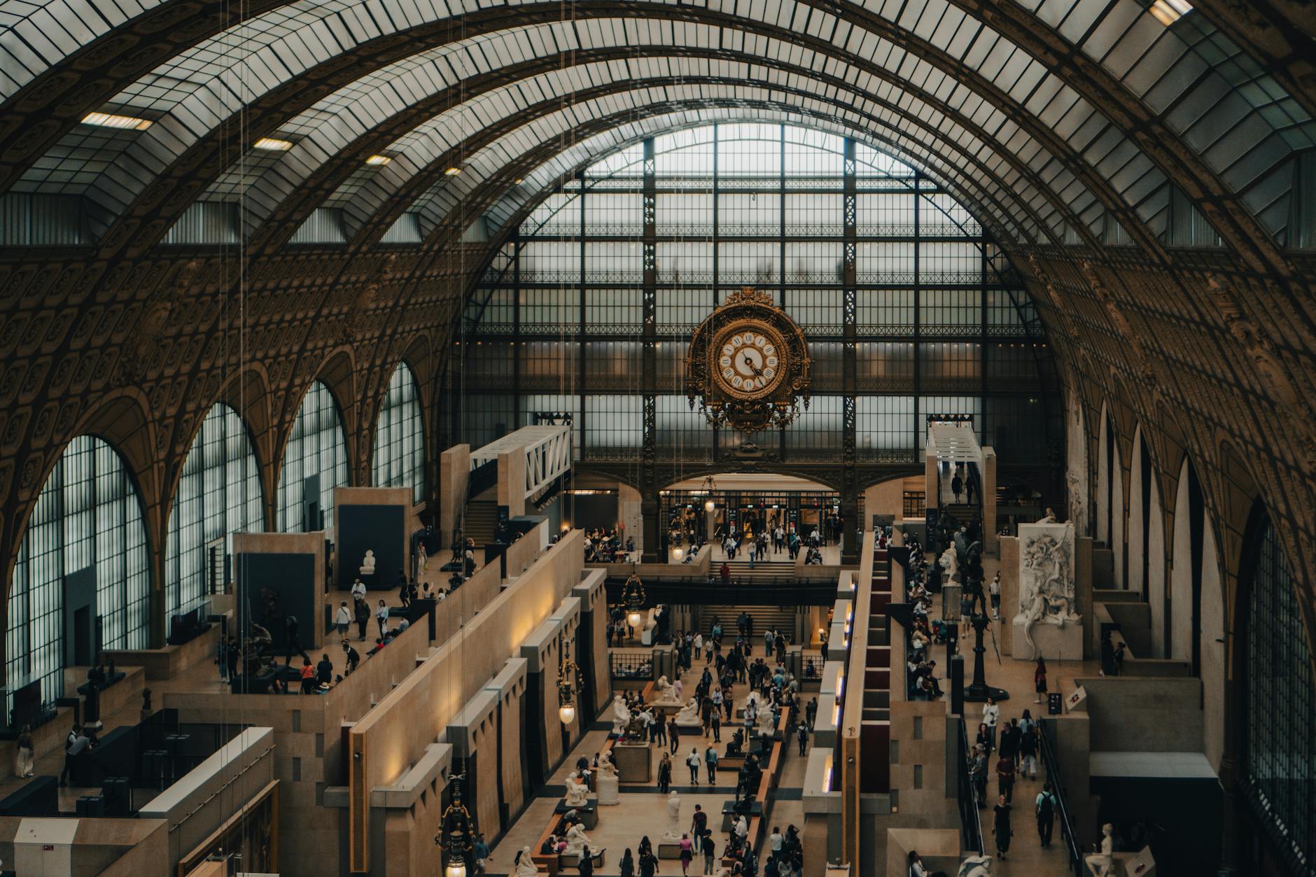 Floor 5 Impressionist gallery at the Musee d'Orsay with Monet, Renoir and Van Gogh on the walls