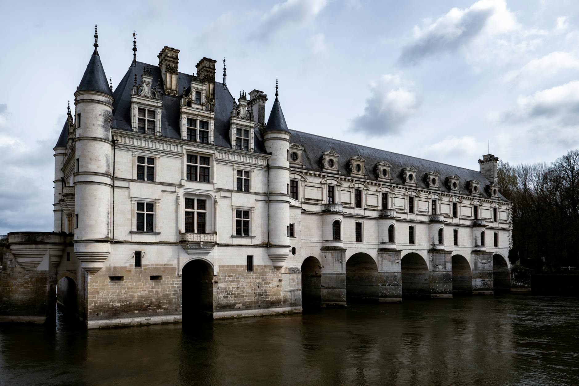 Renaissance and Gothic facades layered across Loire town centres like Blois, Amboise, Tours and Saumur