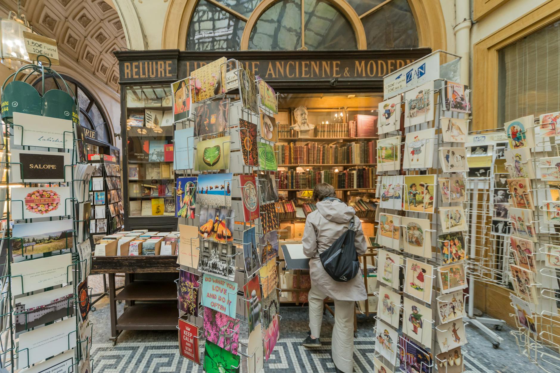 Insider shopping tips in Paris - galeries lafayette printemps shopping guide