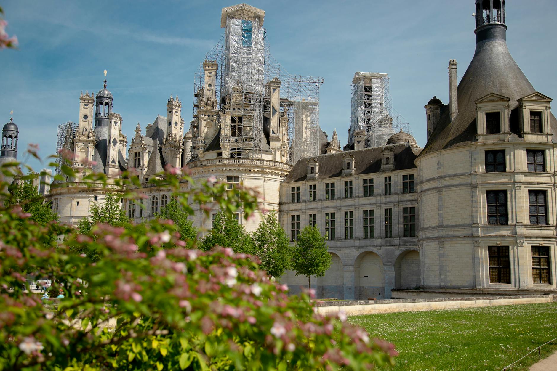 Other notable Loire Valley chateaux worth a half-day on a longer visit
