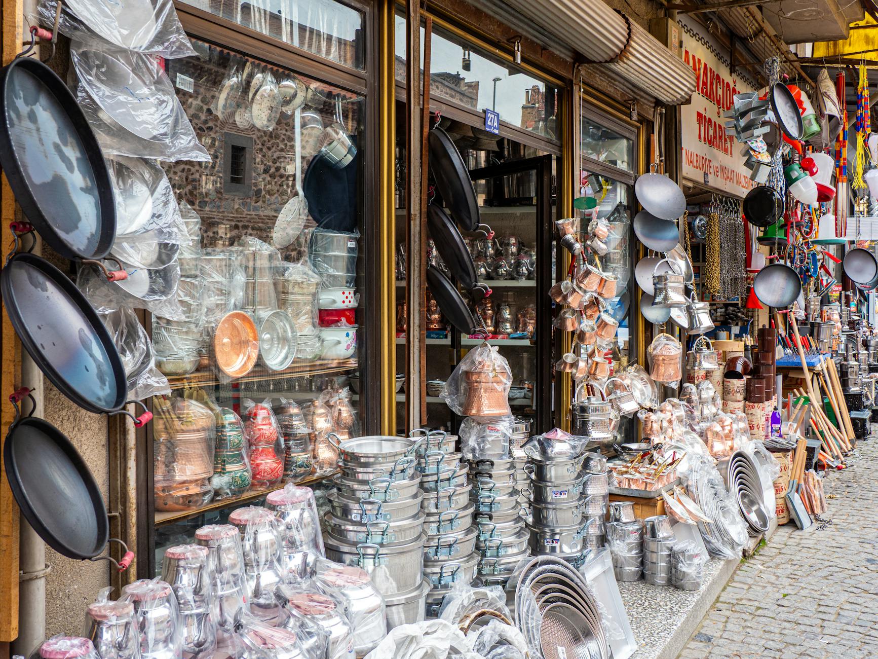 French housewares - cookware, ceramics and candles in Paris