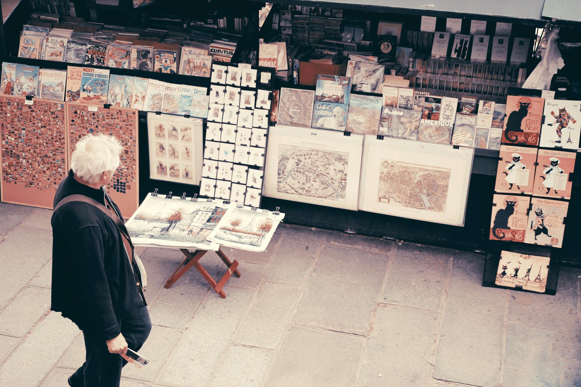 Paris souvenir shopping logistics - customs and shipping